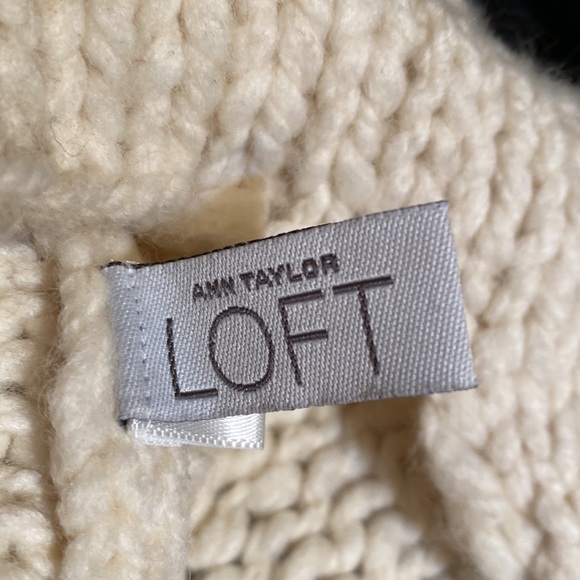 Ann Taylor LOFT hat - Picture 4 of 5